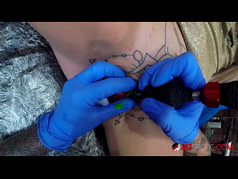 ❤️ Extrem tattooed Hottie Sully Savage krut en Tattoo op hirem Klitoris ❤️❌ Qualitéit Sex bei eis lb.xxxdl.ru ❌